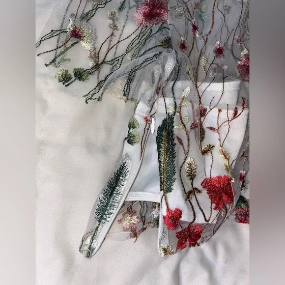 MENDOCINO • cropped mesh blouse with floral decal and built-in bandeau - Picture 6 of 6